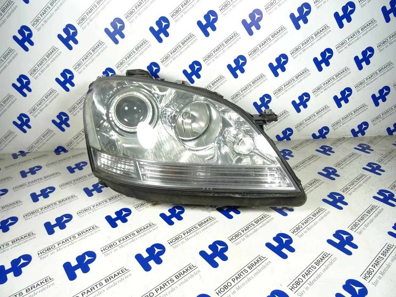 Headlight ML-class w164 Xenon Right - 2022 05 13 10 08 19 - A1648205461