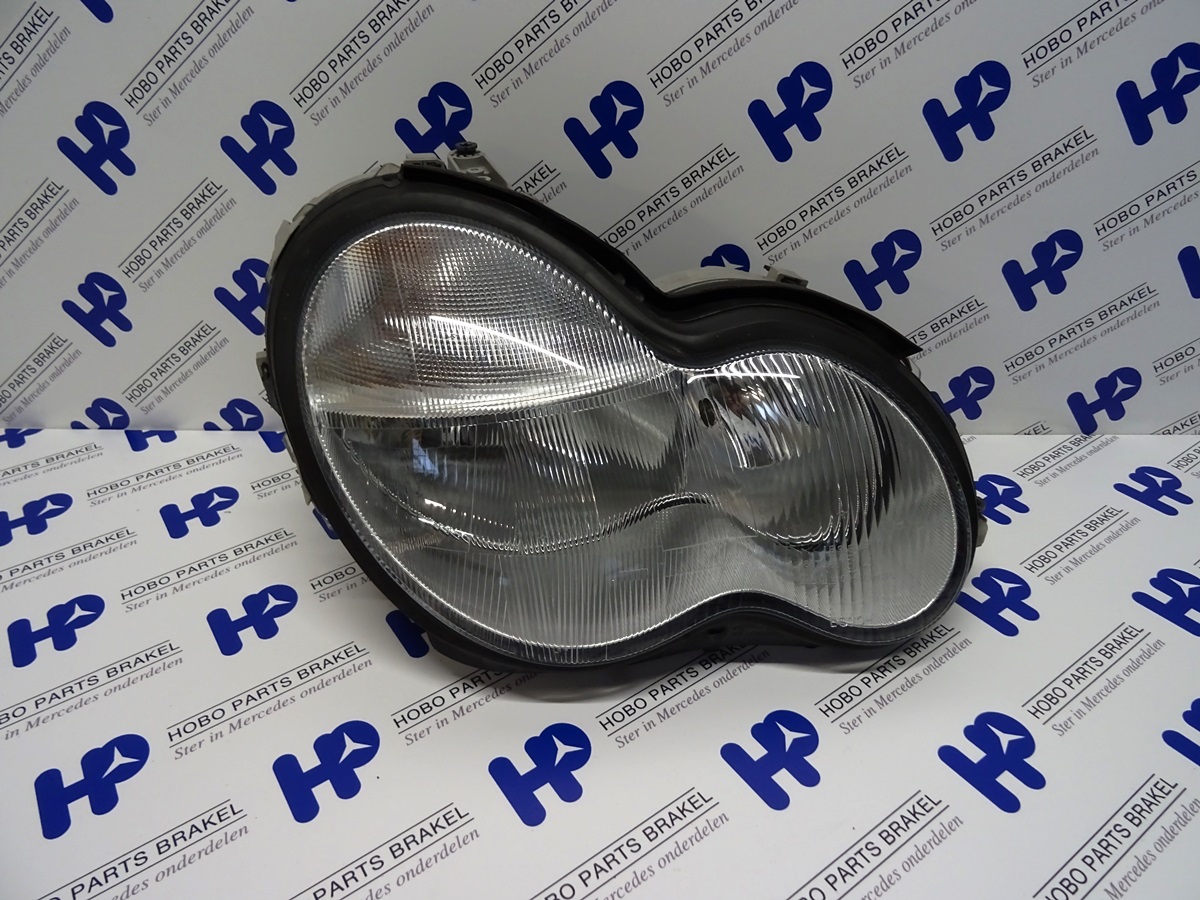 Koplamp C-klasse w203 Rechts - A 203 820 0261 - A2038200261