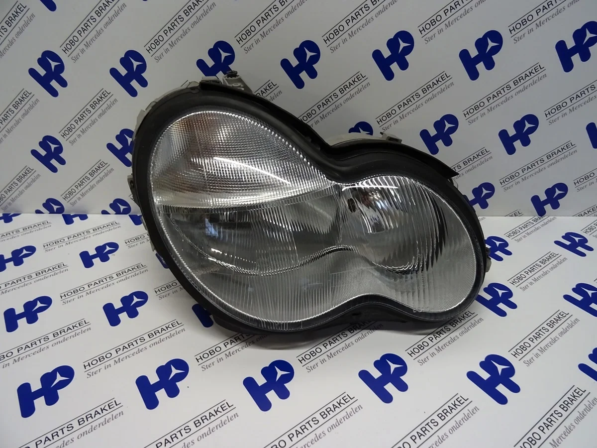 Headlight C-class w203 Right - A 203 820 0261 - A2038200261