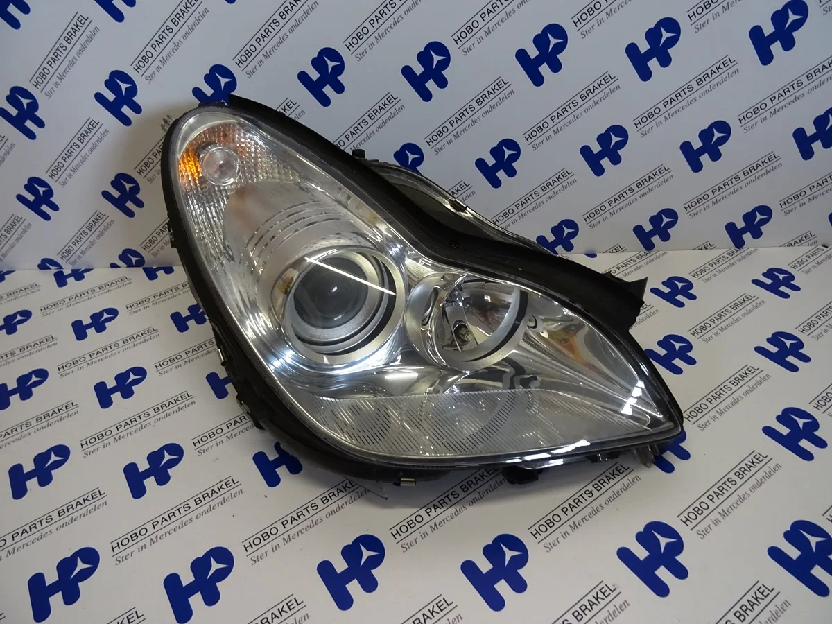 Headlight CLS-class w219 Right - A 219 820 0261 - A2198200261