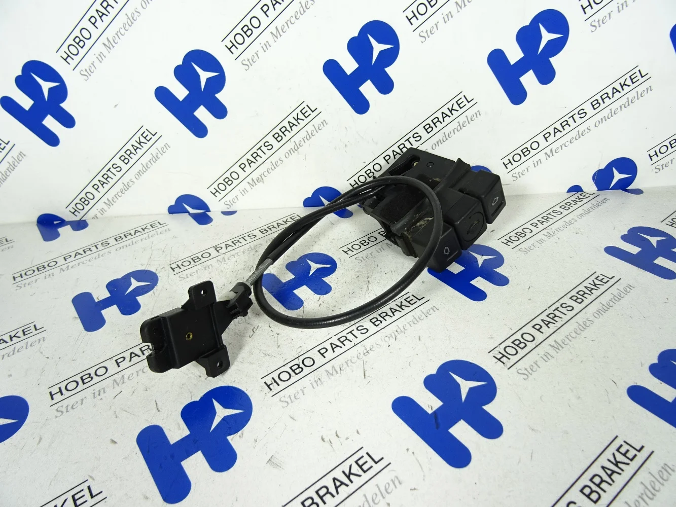 Glove box lock A 140 680 0184 - A1406800184 - A1406800184