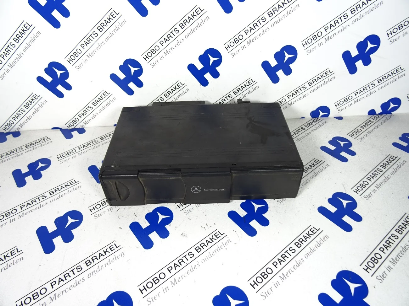 CD changer A 163 820 1589 - A1638201589 - A1638201589
