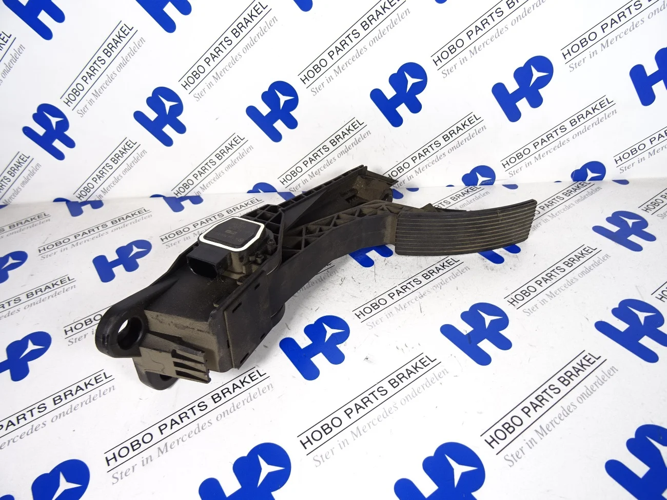 Gas pedal A 164 300 0004 - A1643000004 - A1643000004