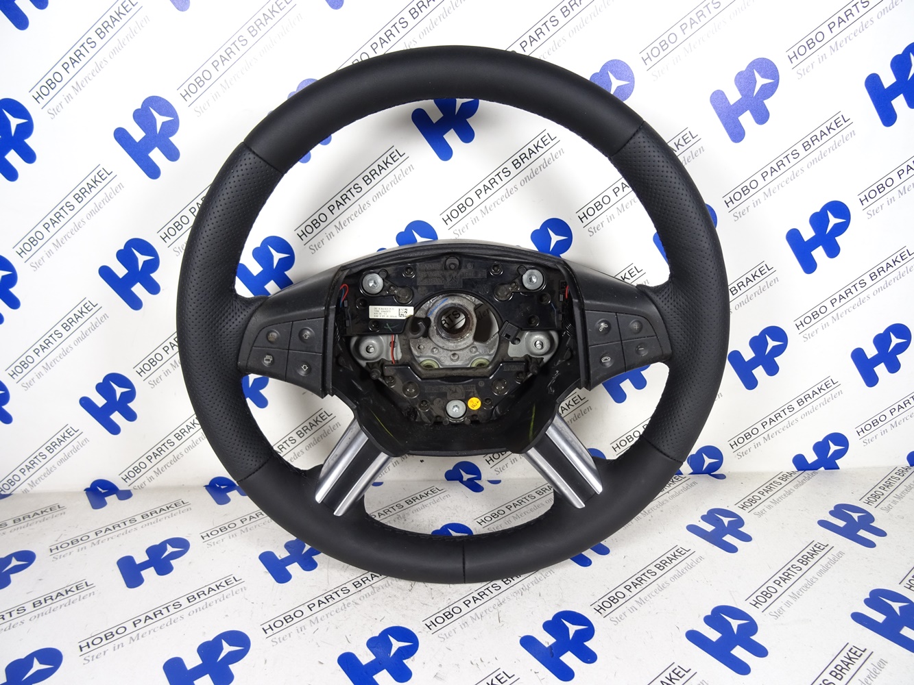 Stuurwiel ML-klasse w164 / R-klasse w251 nieuw bekleed.