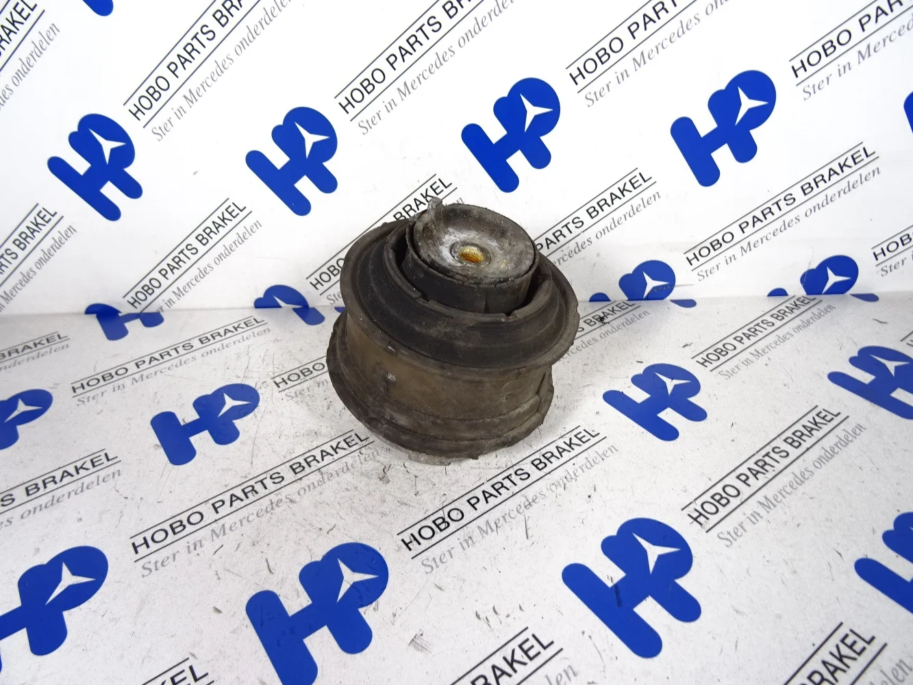 Engine mount A 202 240 1617 - A2022401617 - A2022401617