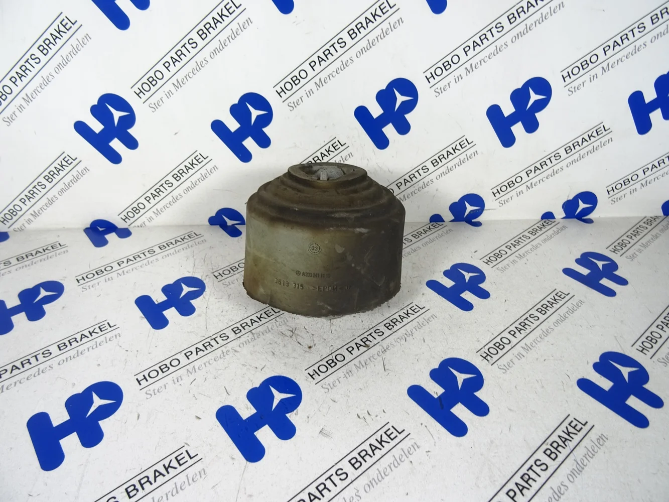 Engine mount A 203 241 1113 - A2032411113 - A2032411113