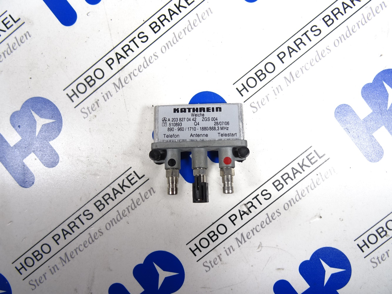 Antenne versterker A 203 827 0442 - A2038270442 - A2038270442