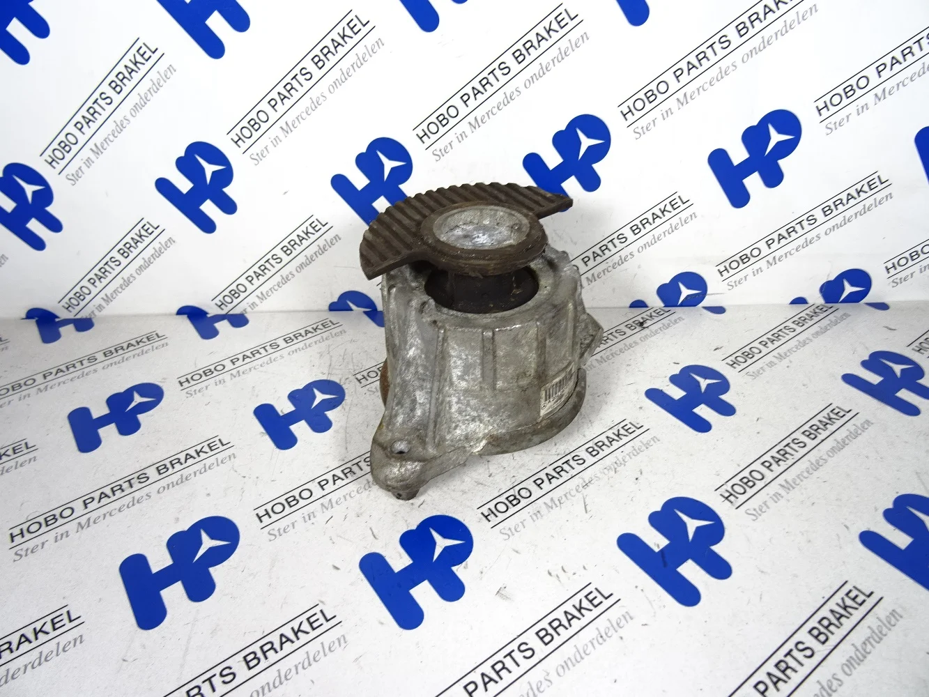 Engine mount A 204 240 0117 - A2042400117 - A2042400117