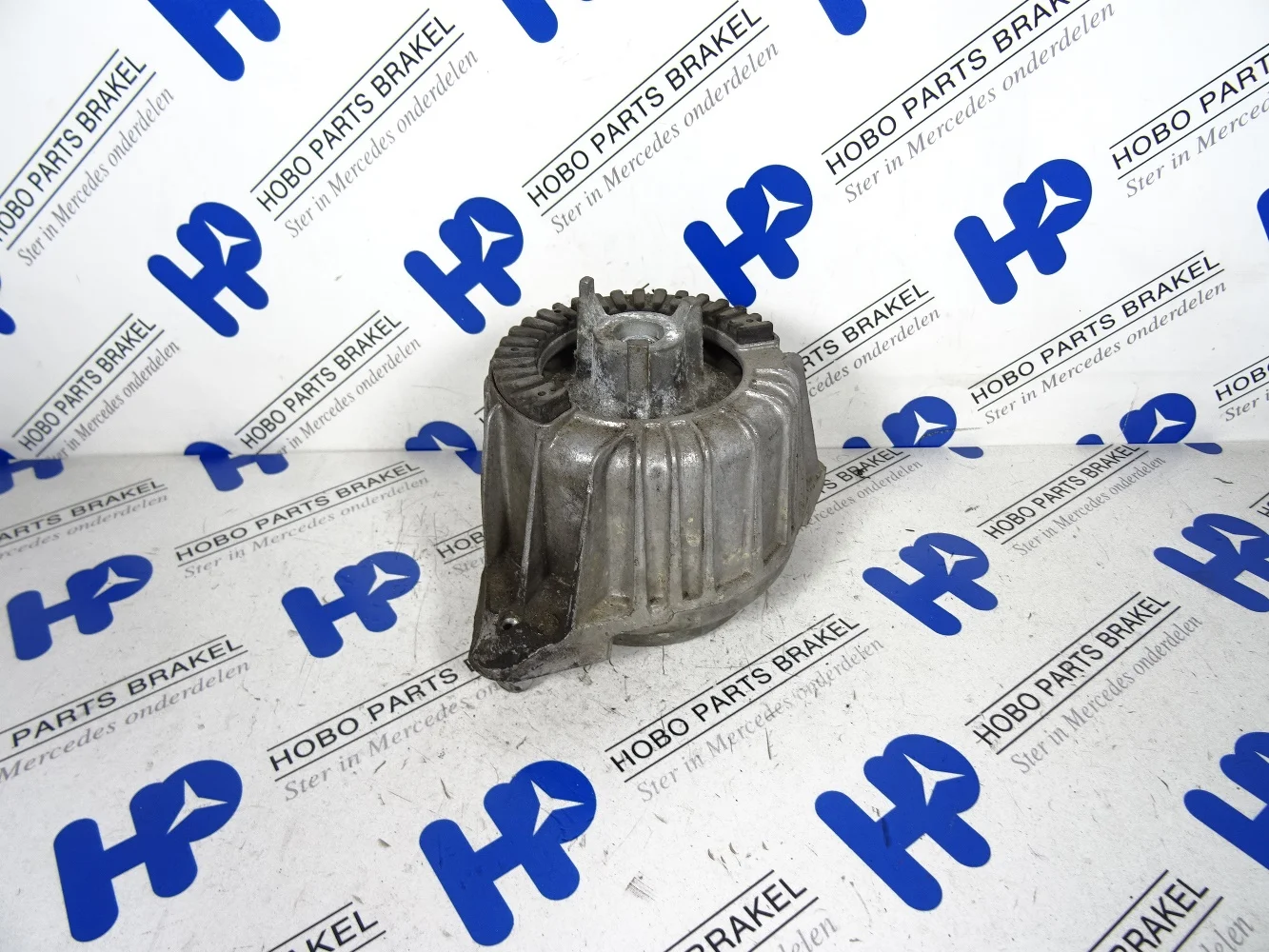 Engine mount A 204 240 0417 - A2042400417 - A2042400417