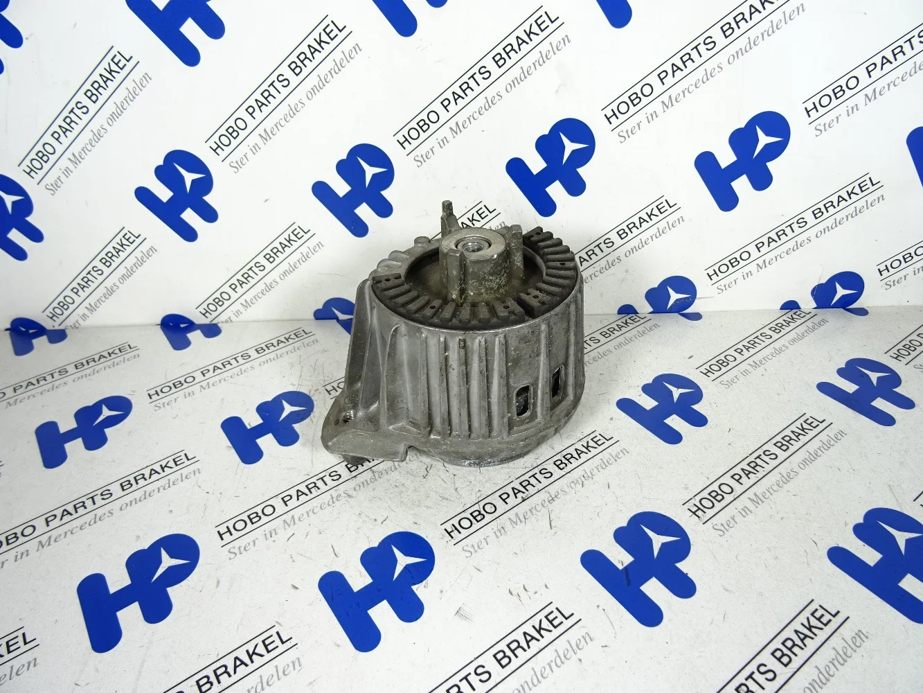 Engine mount A 204 240 5917 - A2042405917 - A2042405917