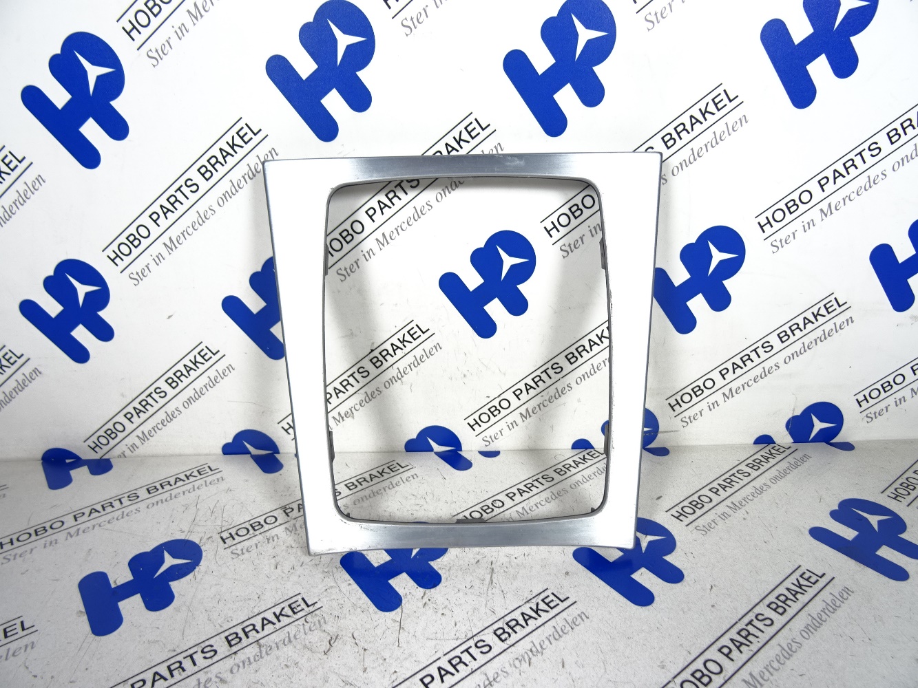 Middenconsole sierlijst A 204 680 0190 - A2046800190 - A2046800190