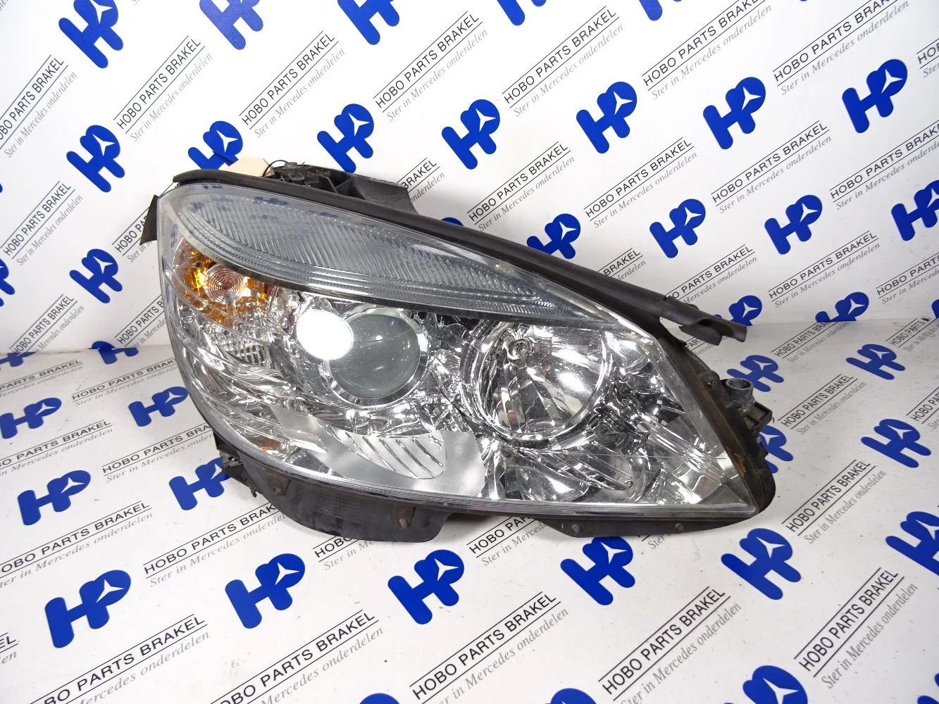 Headlight C-class w204 Right - A2048200261 - A2048200261