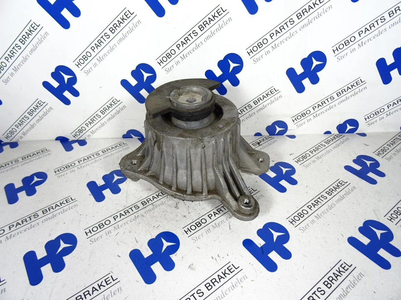Engine mount A 205 240 0300 - A2052400300 - A2052400300