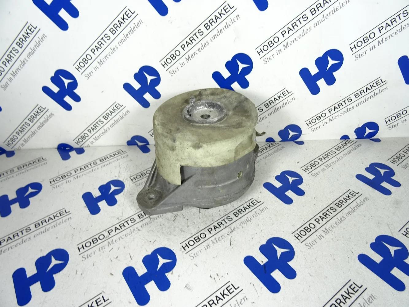 Engine mount A 205 240 7800 - A2052407800 - A2052407800