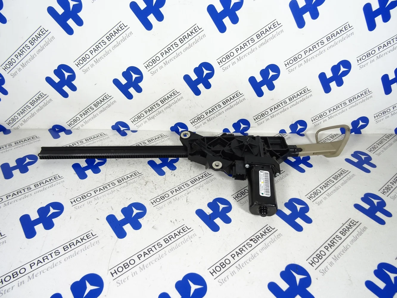 Seat belt extender A 207 860 0282. - A2078600282 1 - A2078600282-1