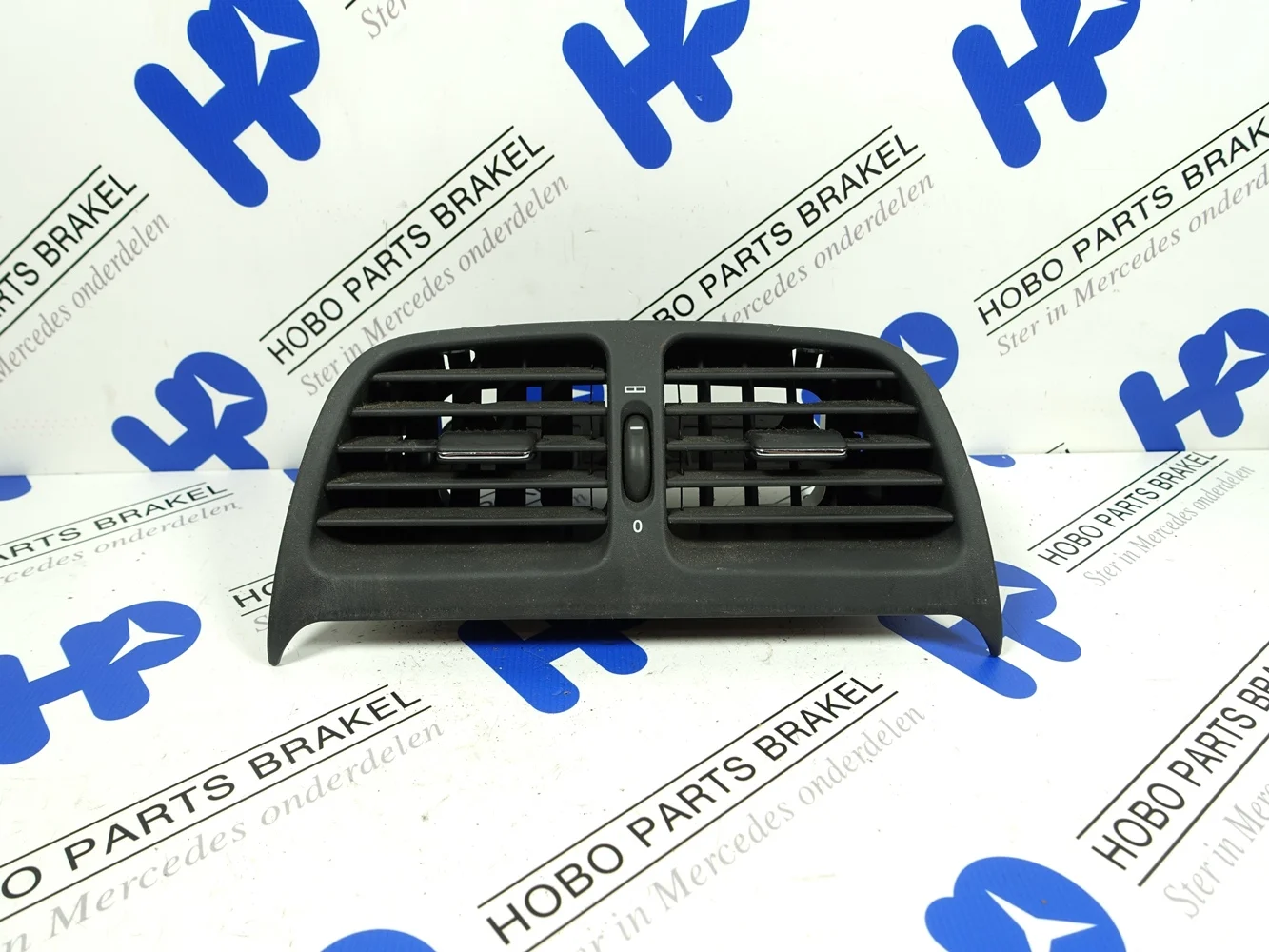 Luchtrooster A 208 830 0354