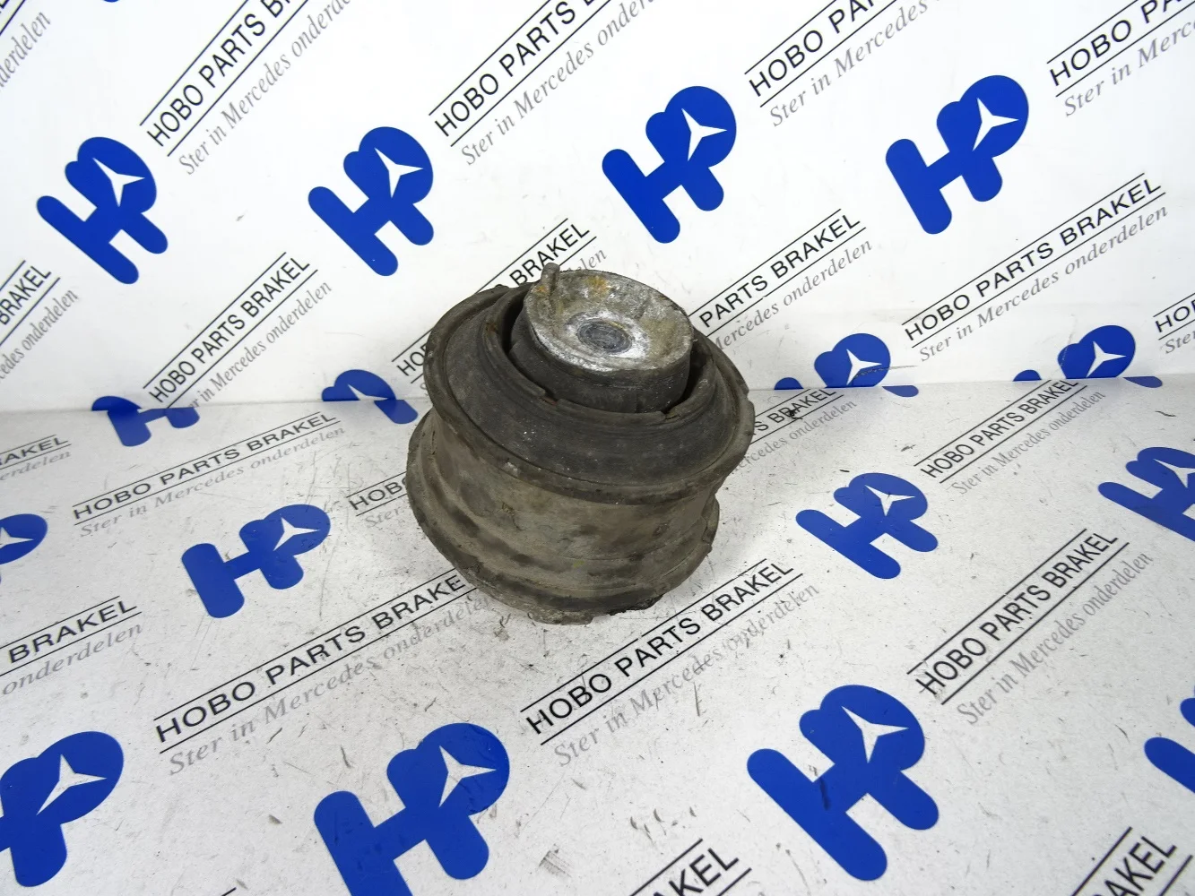 Engine mount A 210 240 0617 - A2102400617 - A2102400617