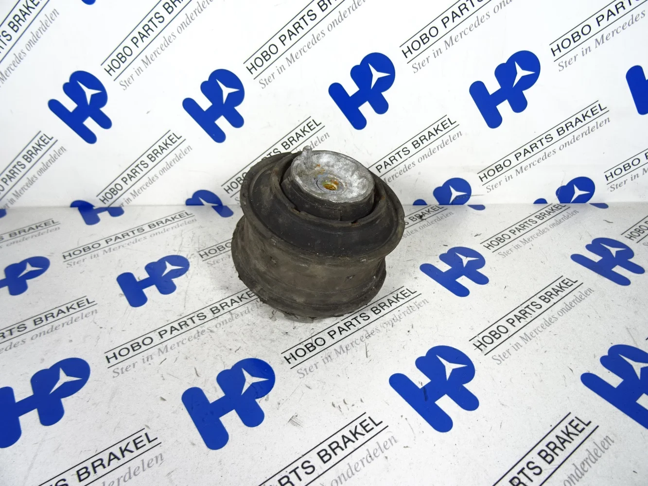 Engine mount A 210 240 1217 - A2102401217 - A2102401217