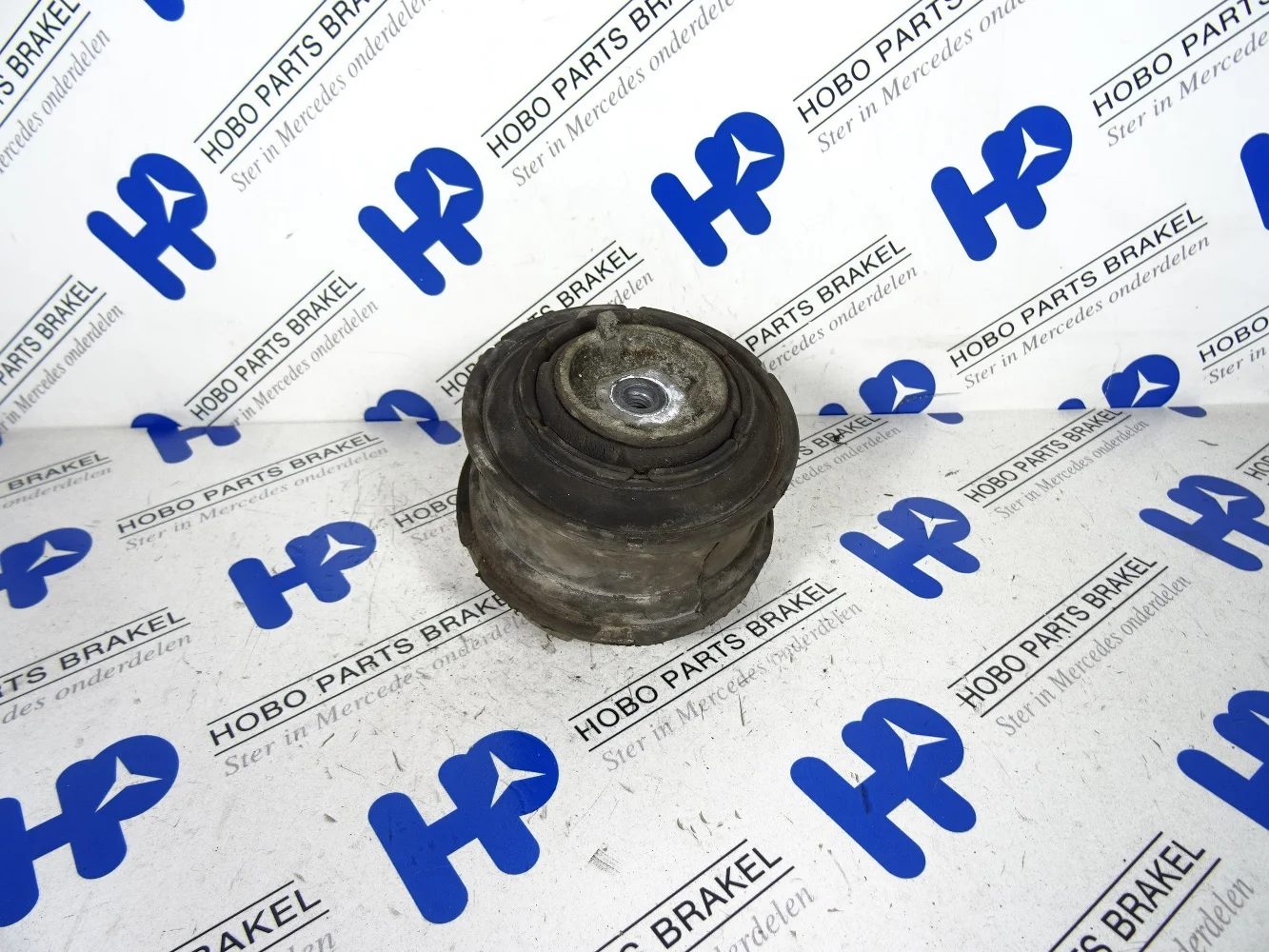 Engine mount A 210 240 1317 - A2102401317 - A2102401317