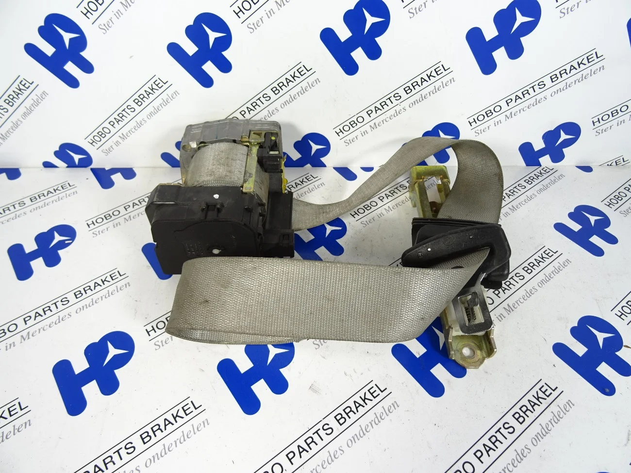Gordel A 210 860 6685 RV licht grijs - A2108606685 8g75 - A2108606685-8G75
