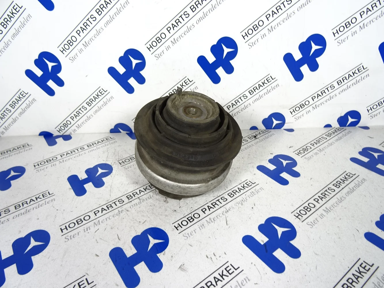 Engine mount A 211 240 1517 - A2112401517 - A2112401517
