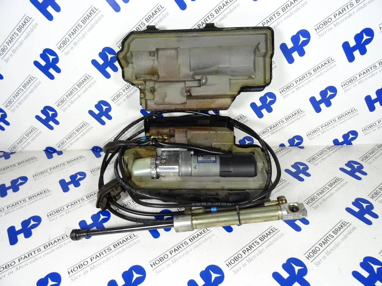 Tailgate pump A 211 800 0048 +cill - A2118000048 1 - A2118000048-1