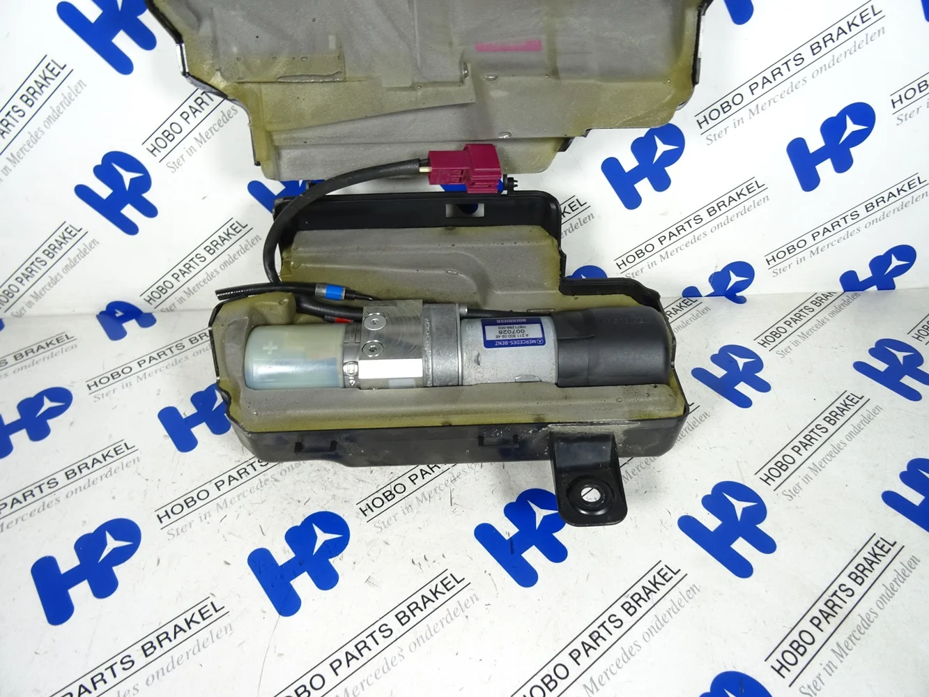 Tailgate pump A 211 800 0948 - A2118000948 - A2118000948