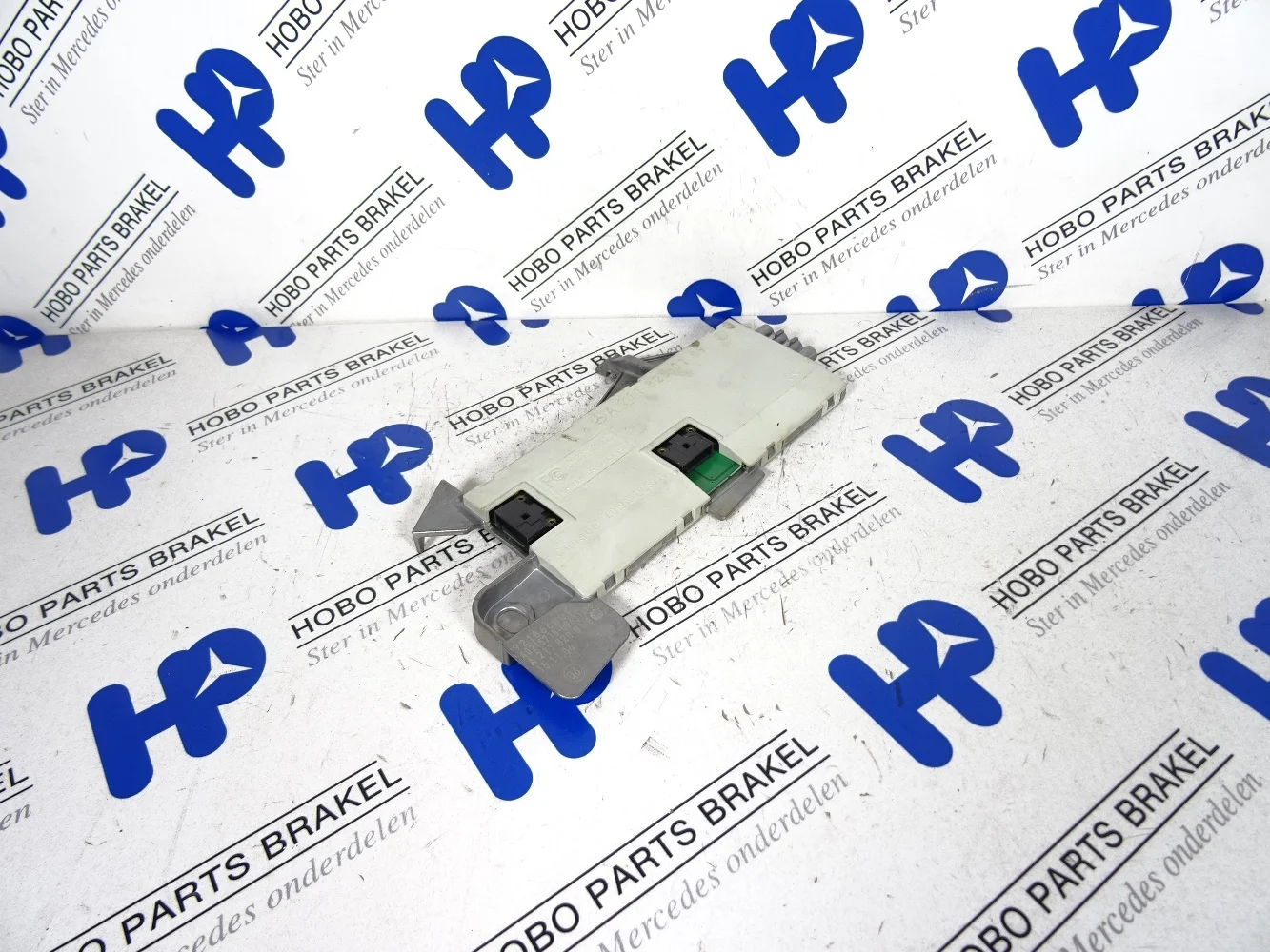 Antenna amplifier A 211 820 0189 - A2118200189 - A2118200189