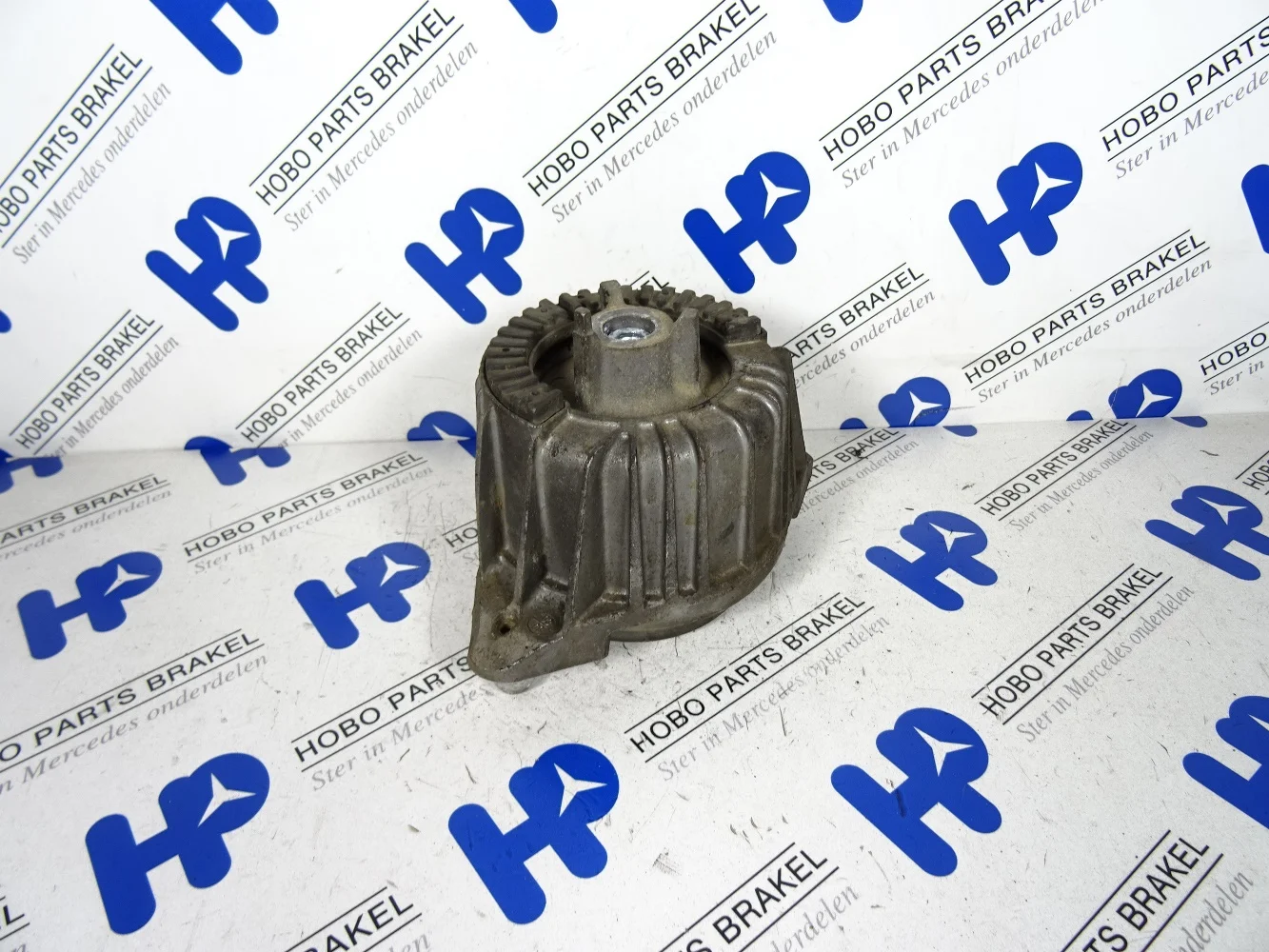 Engine mount A 212 240 1917 - A2122401917 - A2122401917