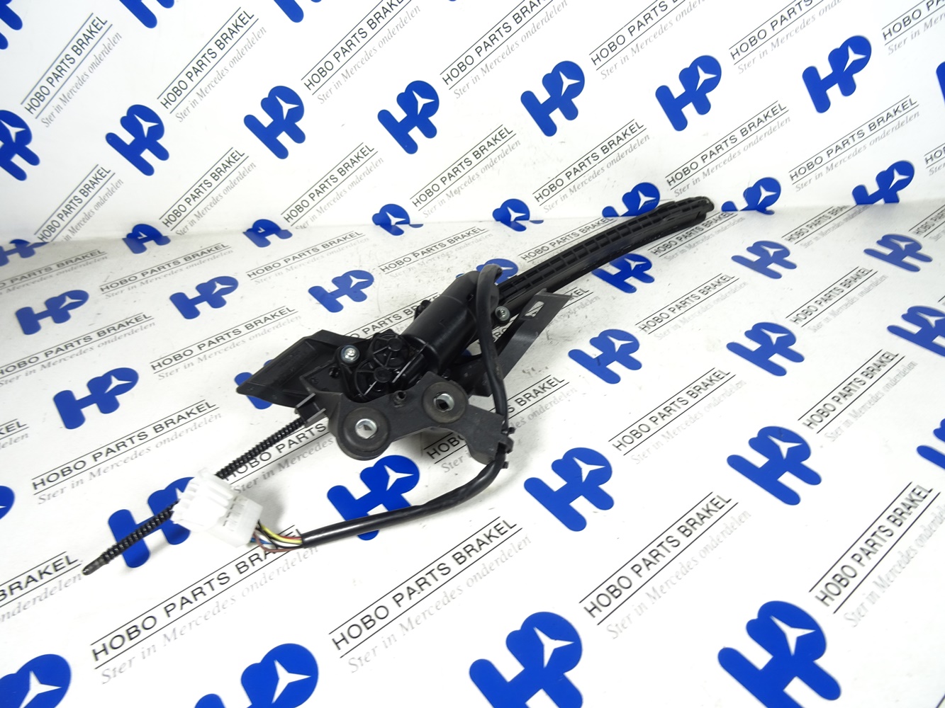 Rolhoes geleiding motor A 212 820 3042 zwart