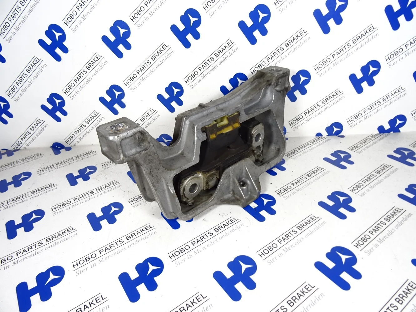 Engine mount A 246 240 2517 - A2462402517 - A2462402517