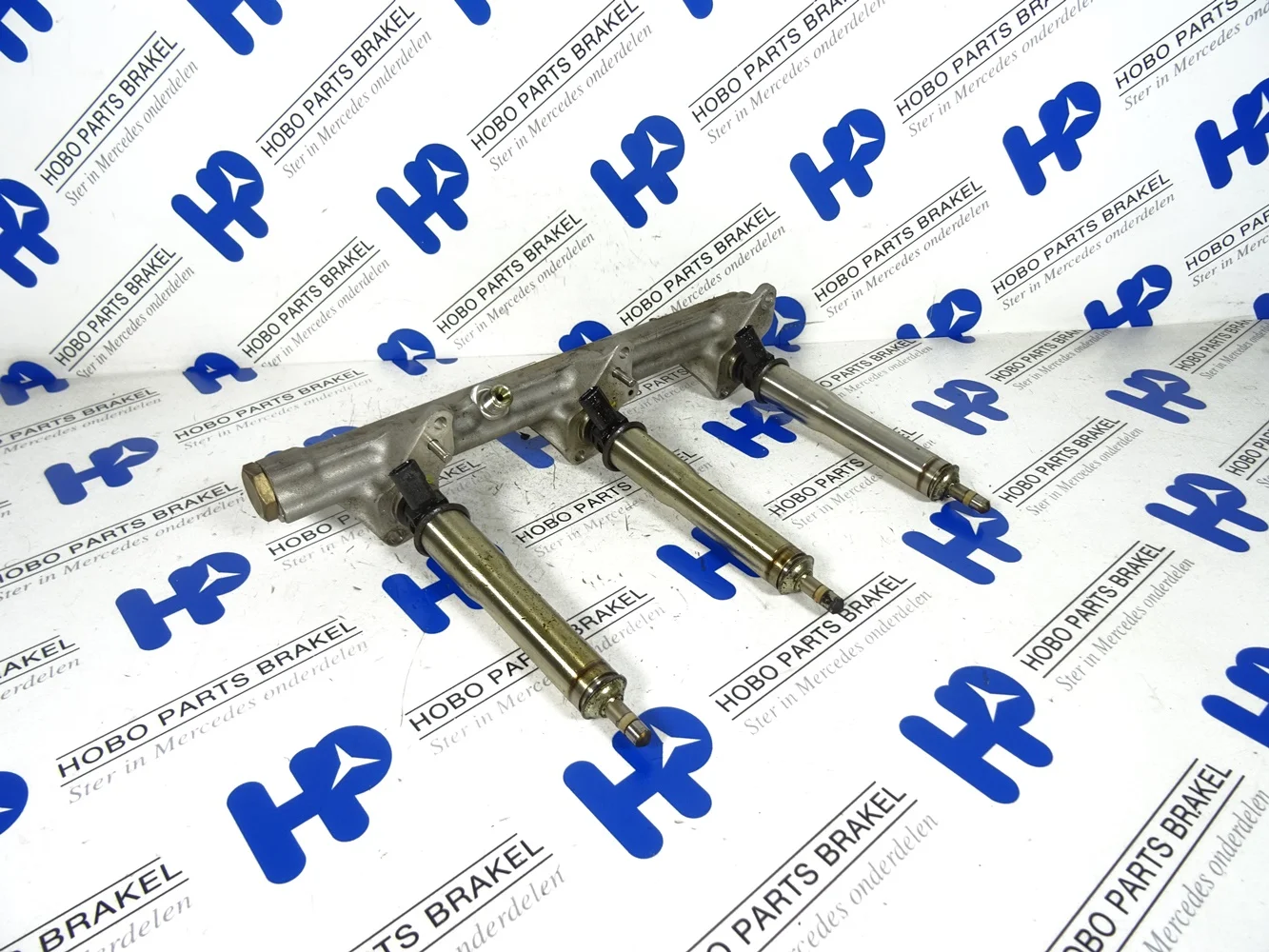 Injector rail A 272 070 5132 - A2720705132 - A2720705132