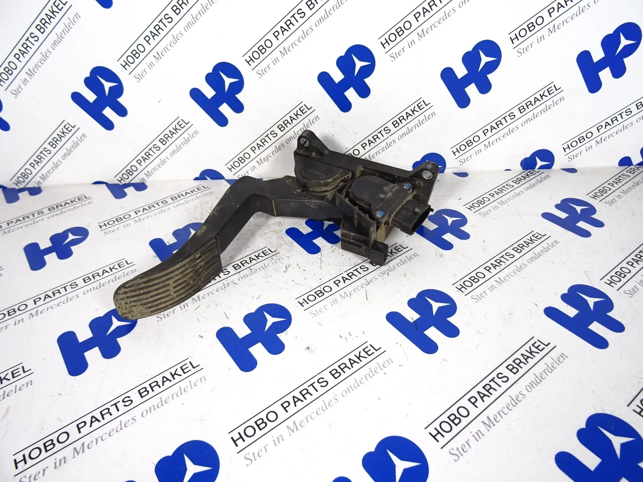 Gas pedal A 639 300 0704 - A6393000704 - A6393000704
