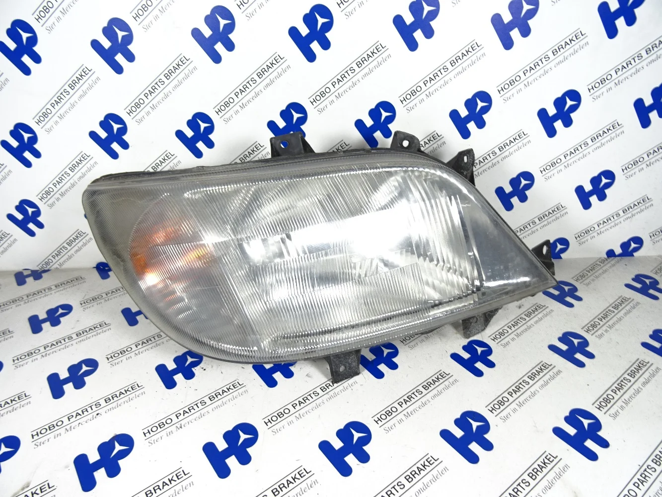 Headlight Sprinter CDI Right - A9018601161 - A9018201161