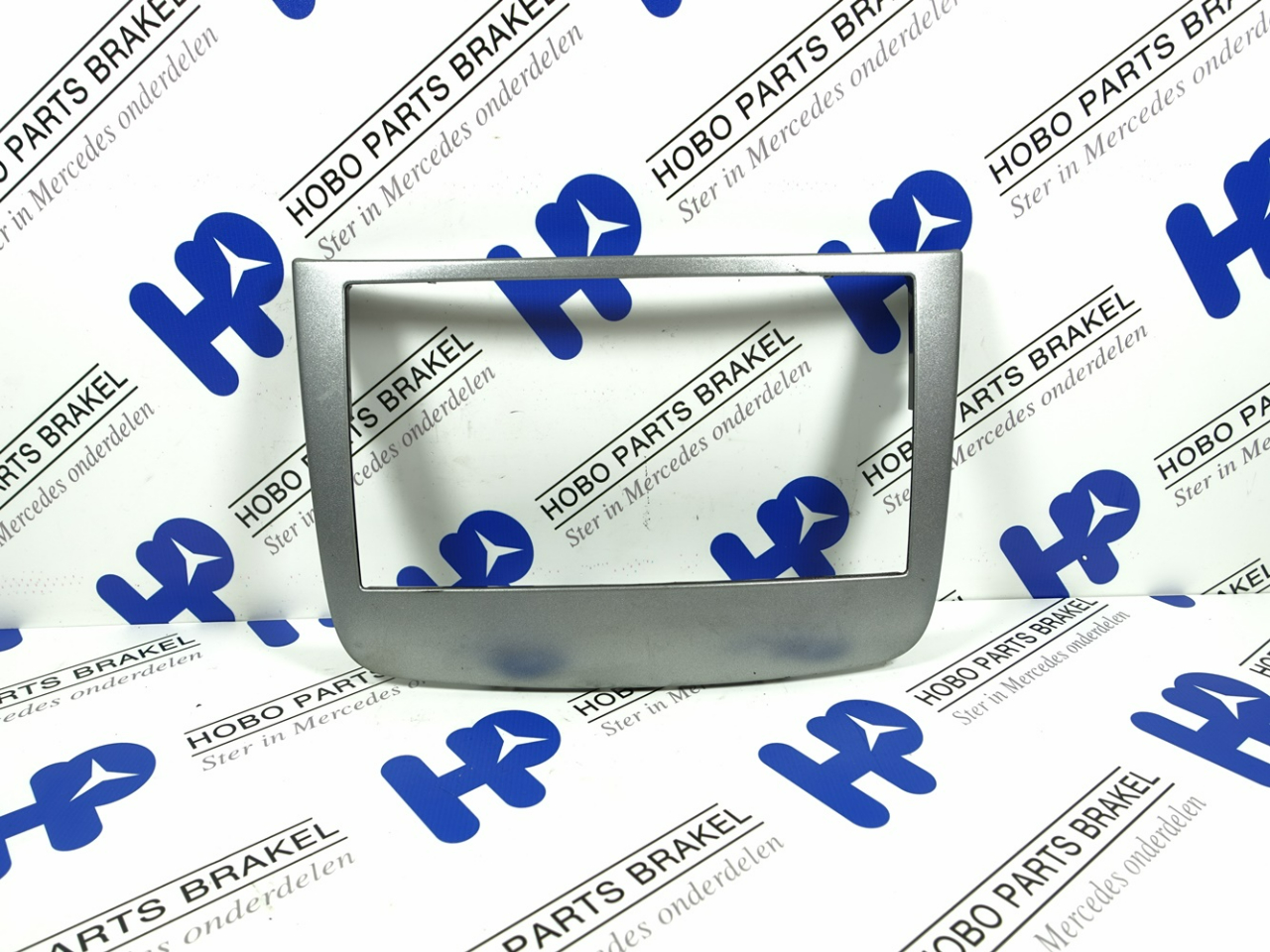 Middenconsole sierlijst A 639 680 0407
