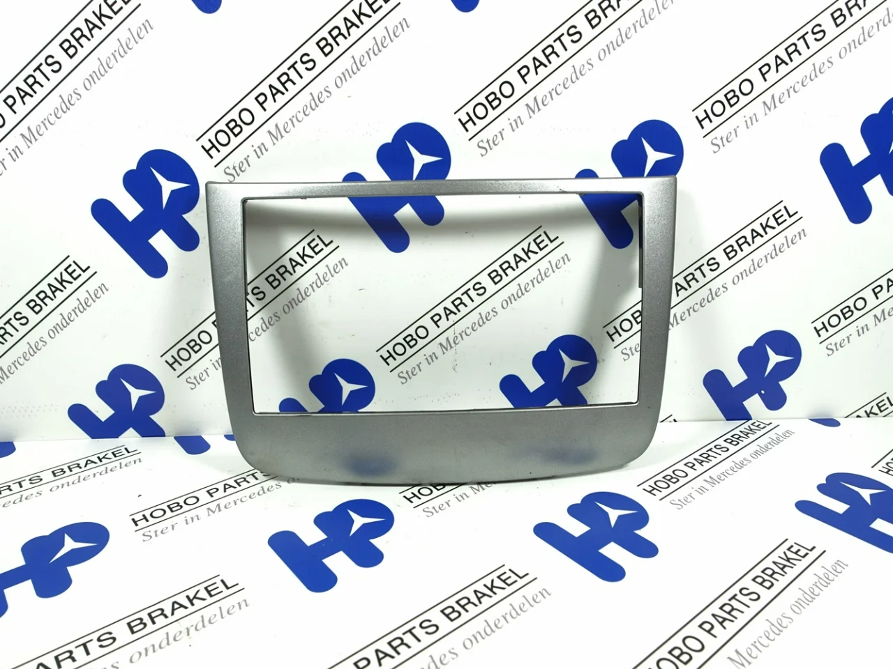 Middenconsole sierlijst A 639 680 0407 - Article 12741 1 - A6396800407