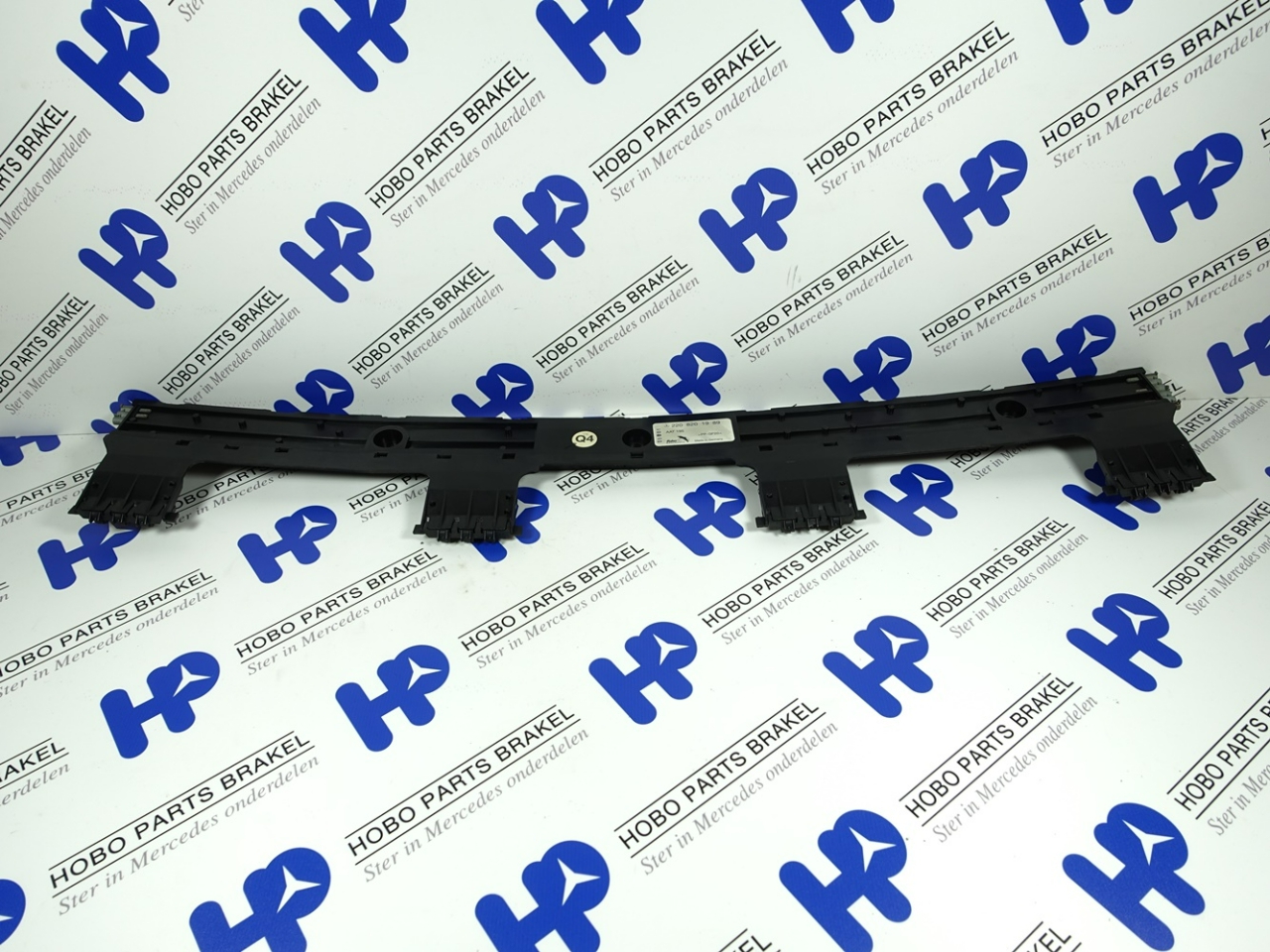 Antenne versterker A 220 820 1989