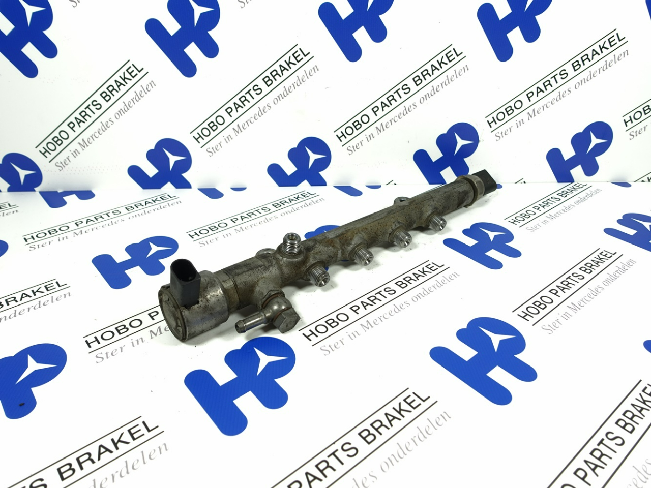 Common rail A 651 070 0495