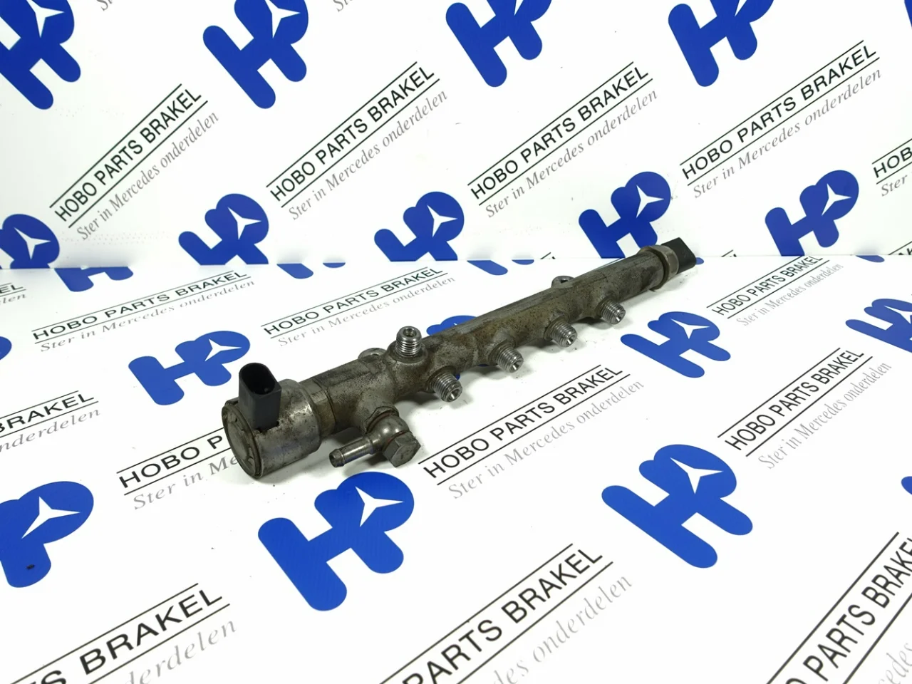 Common rail A 651 070 0495