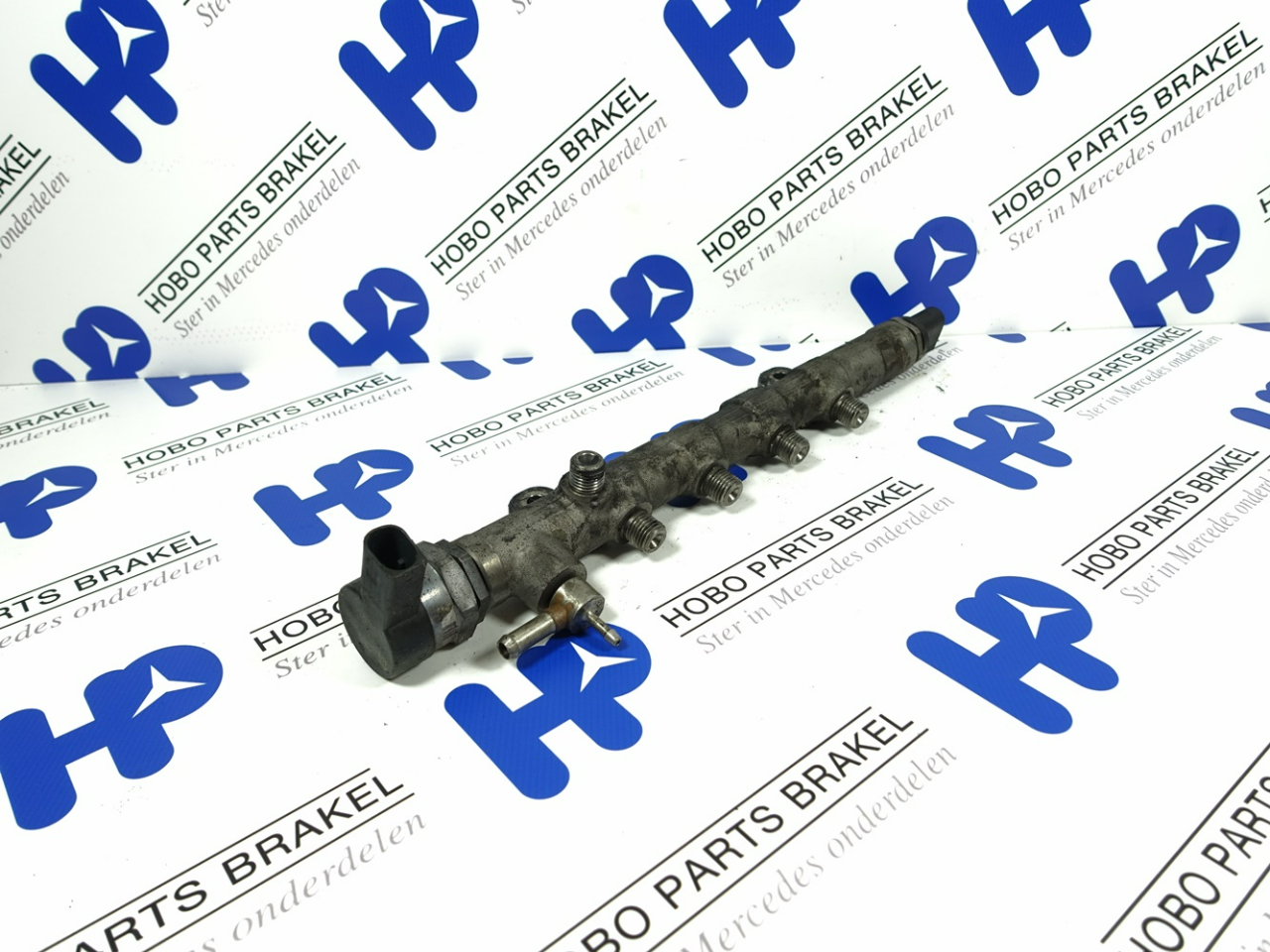 Common rail A 651 070 1695