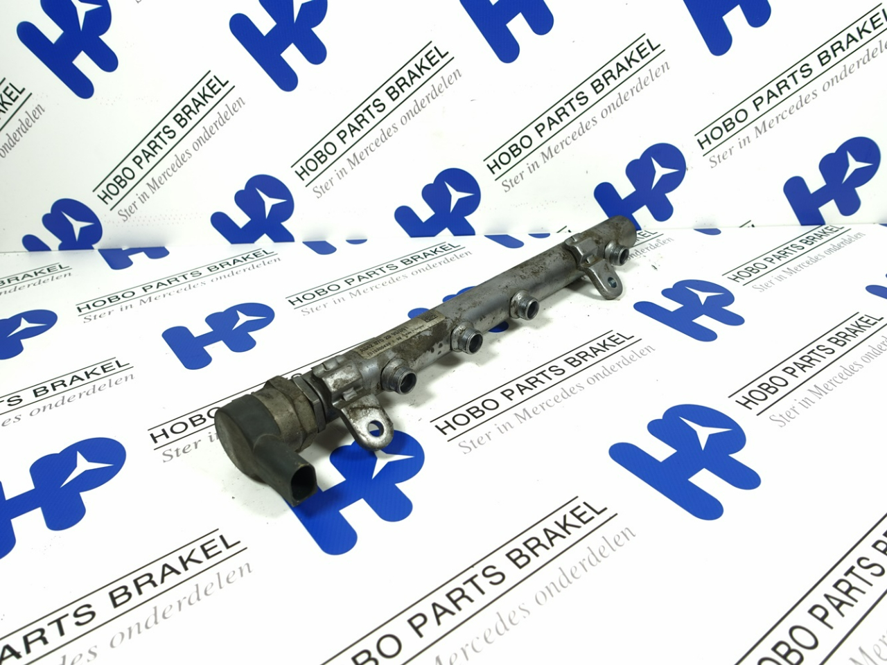 Common rail A 642 070 2995