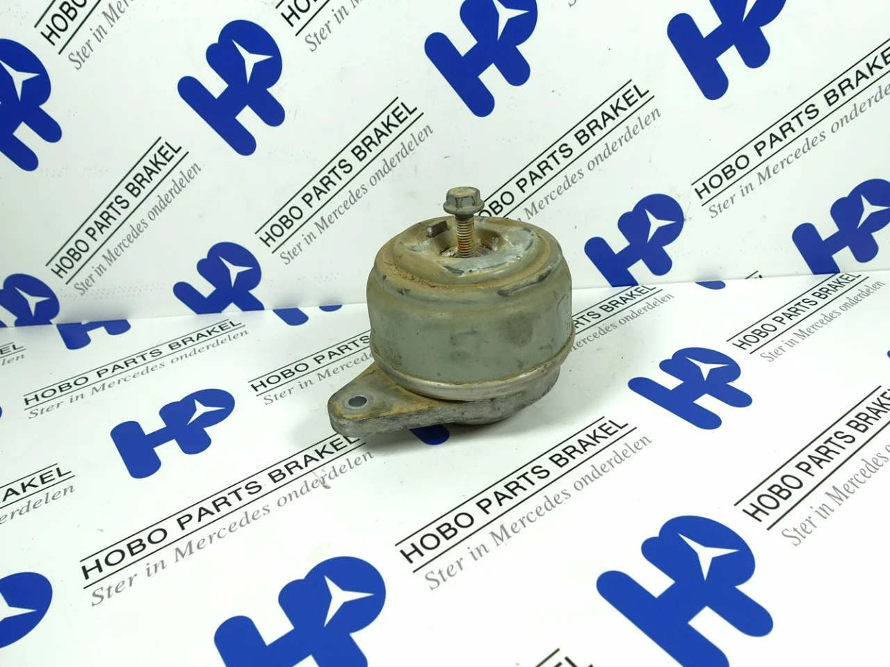 Engine mount A 204 240 2017 - Article 14568 1 - A2042402017