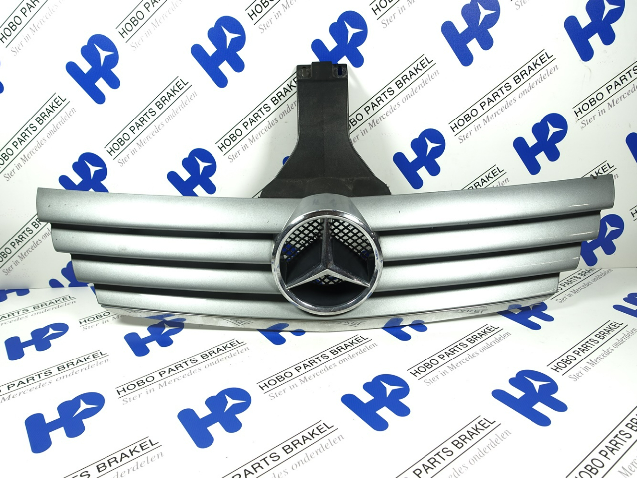 Grille C-klasse w203 Sportcoupe. - Article 14757 1 - A2038800383