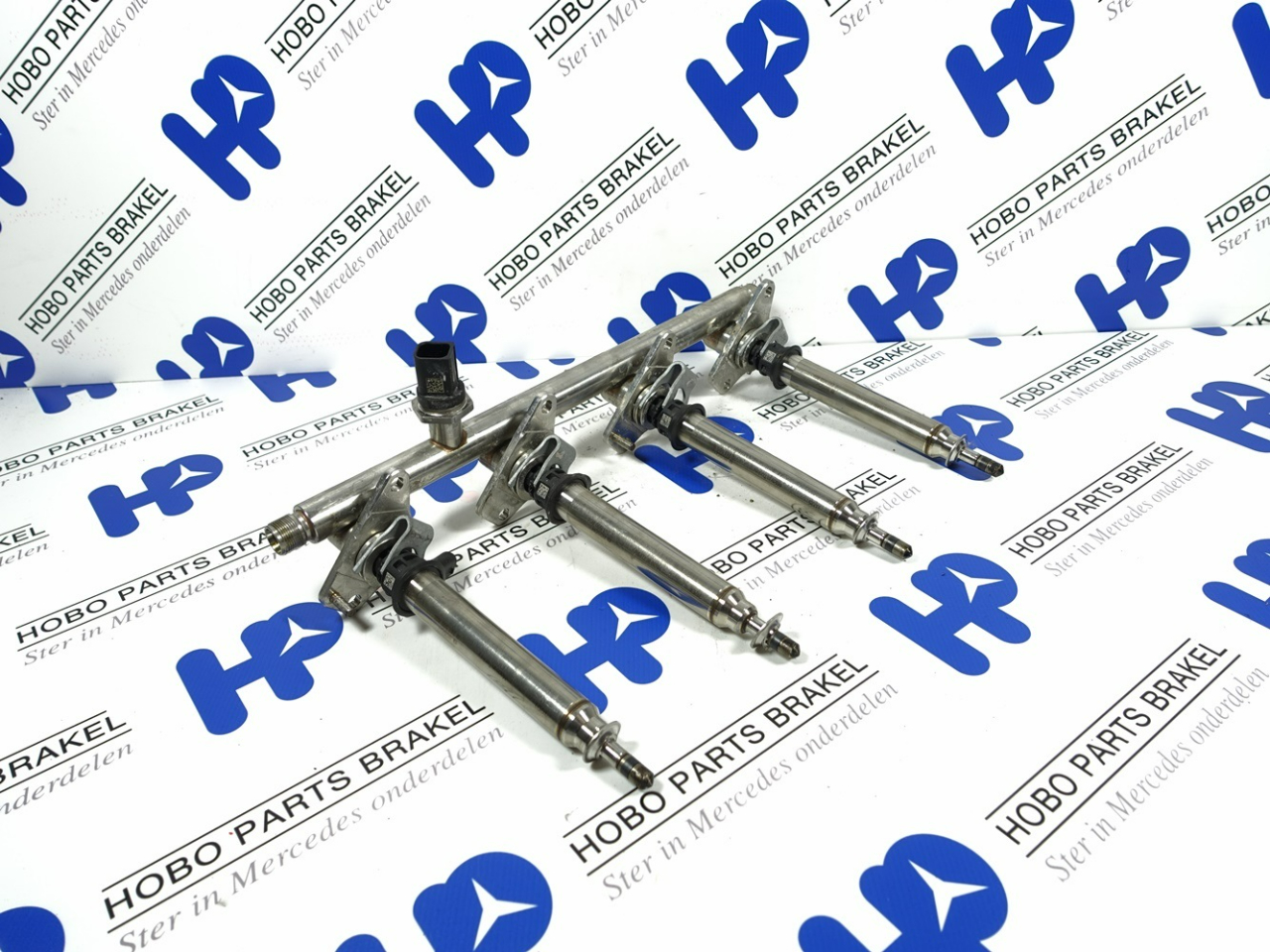 Injector rail A 260 070 0300 - Article 14981 1 - A2600700300