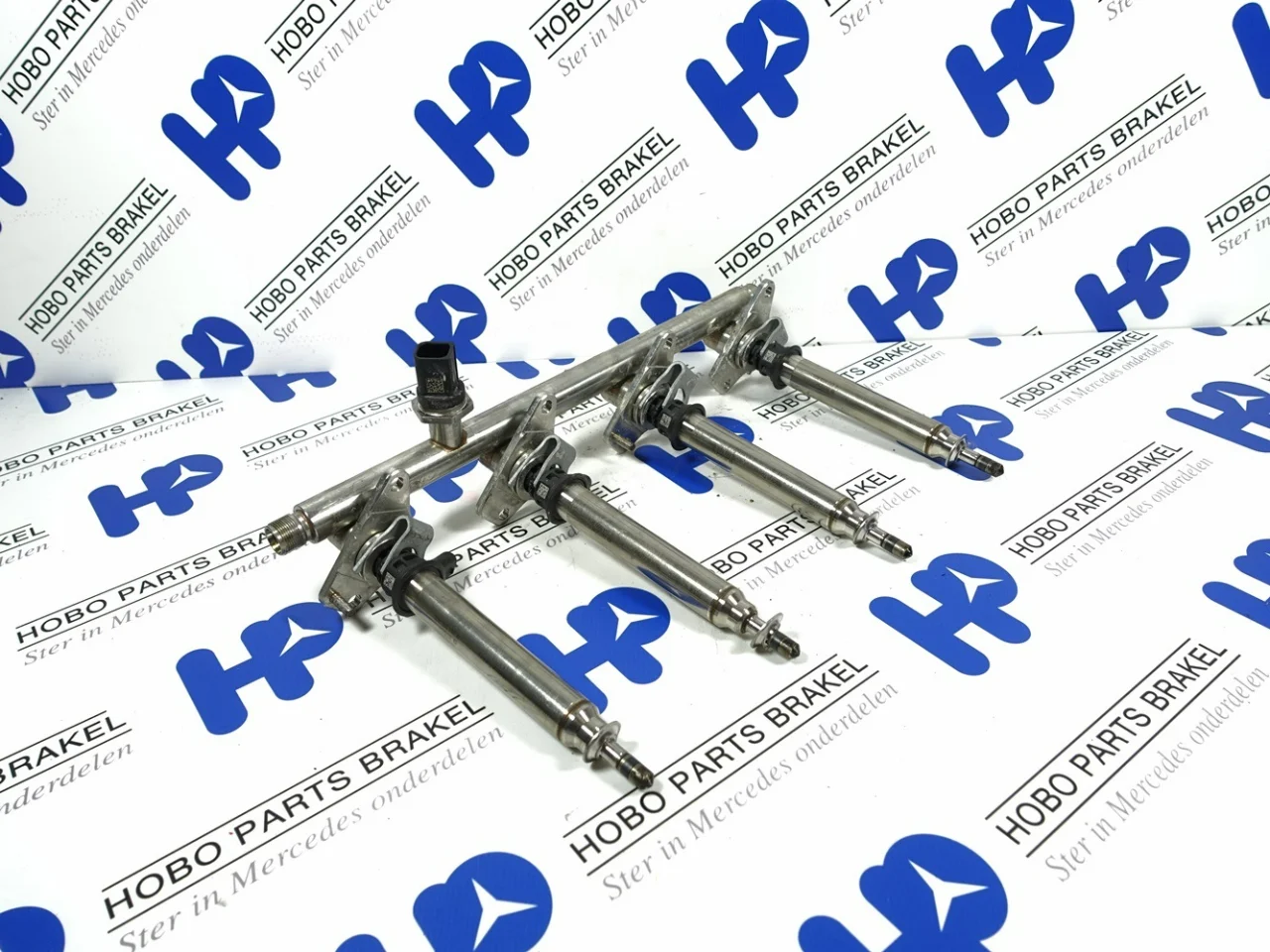 Injector rail A 260 070 0300 - Article 14981 1 - A2600700300