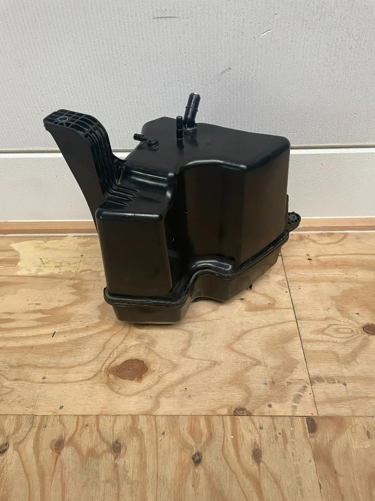 AdBlue fuel tank A 910 470 0000 - Article 15019 1 - A9104700000