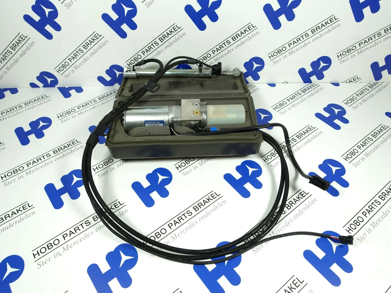 Tailgate pump A 221 800 1548 - Article 15194 1 - A2218001548