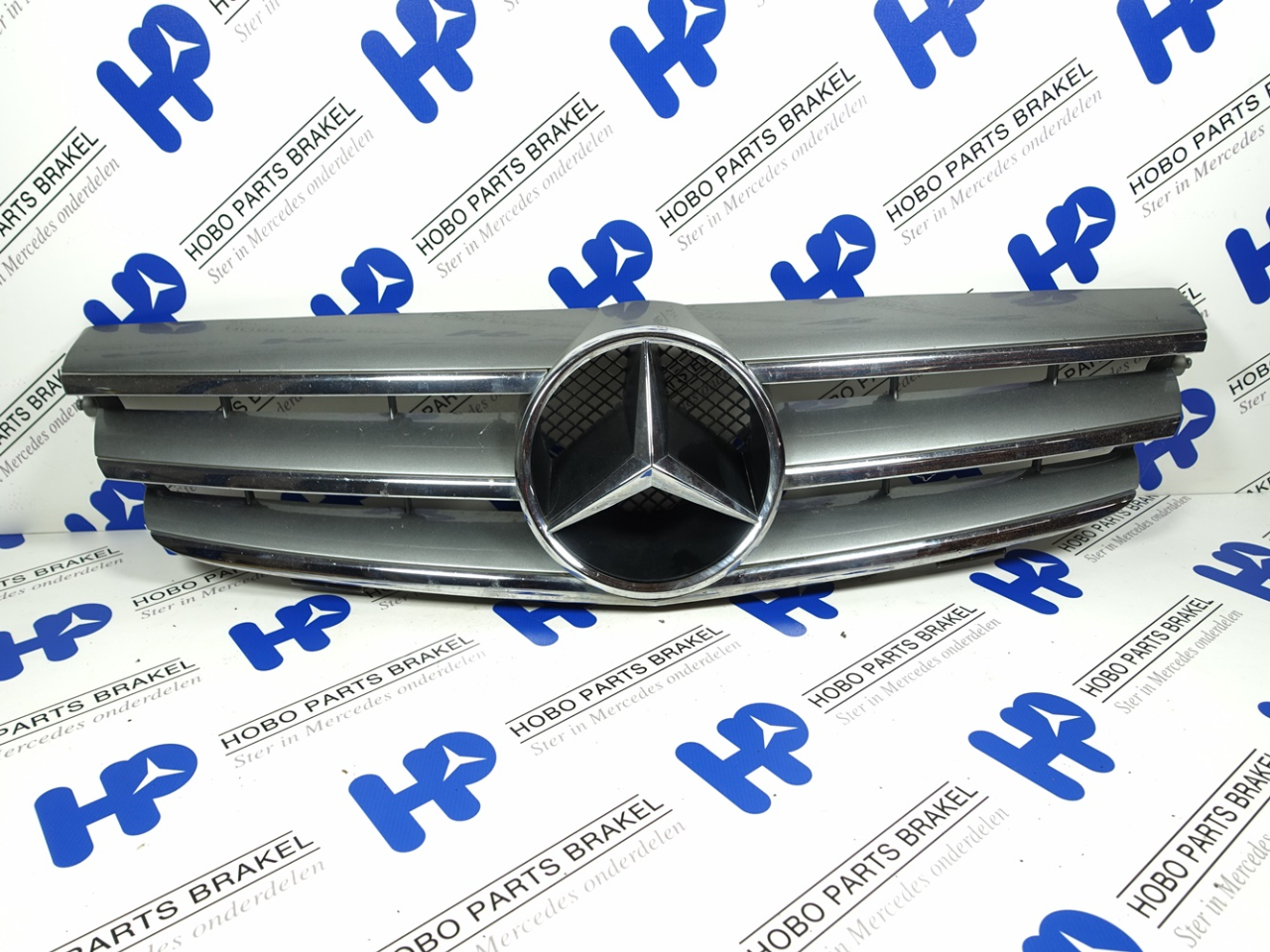 Grille CLK-klasse w209 zilver1 - Article 15687 1 - A2098800223-1