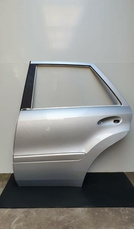 Portier linksachter Mercedes ML-klasse w164 (P004)