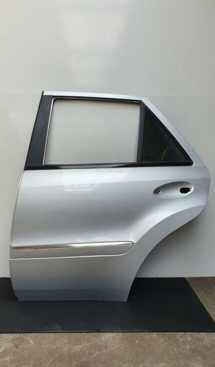 Portier linksachter Mercedes ML-klasse w164 (P009)